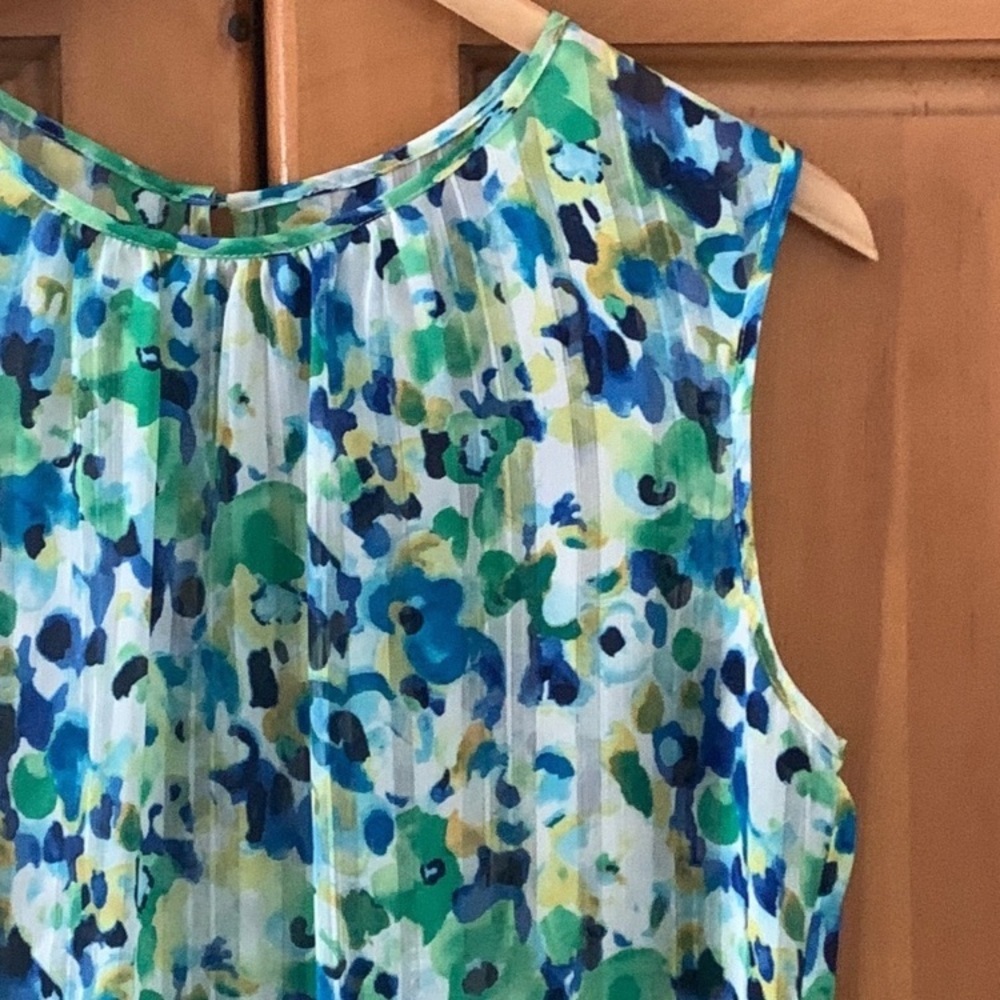 Sleeveless Blouse Size Medium